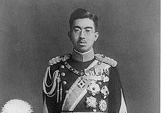 日本侵华天皇书房中3个雕像，没有一个是日本人，最后一个竟是他