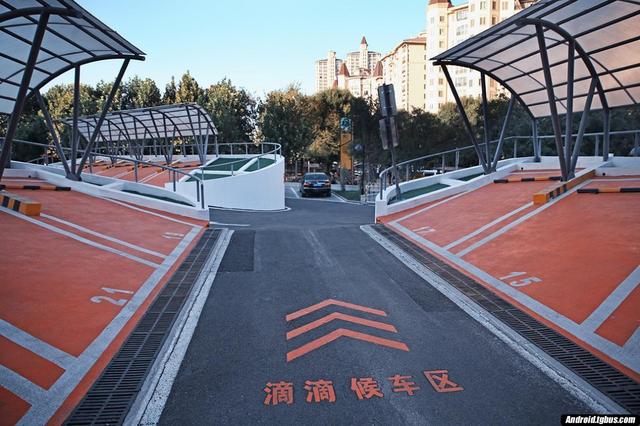传百度游戏因腐败多发将裁员出售；锤子T3入网工信部