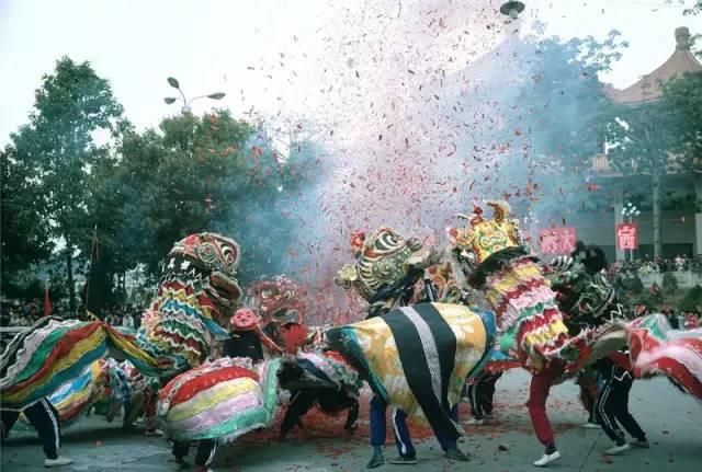 20万张底片，这个日本人记录了80年代中国最全的影像！