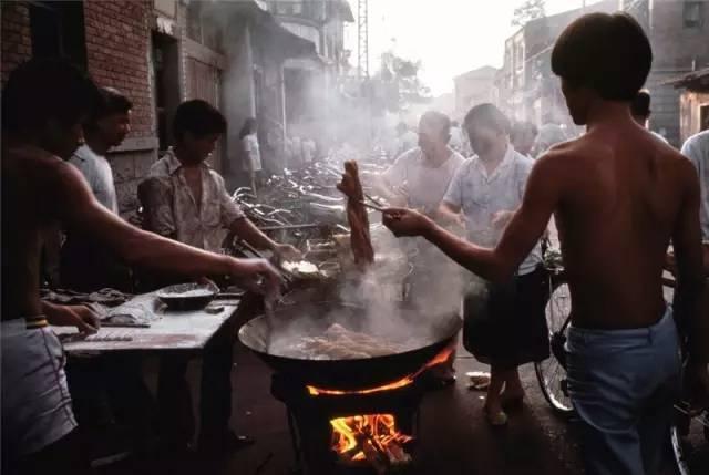 20万张底片，这个日本人记录了80年代中国最全的影像！