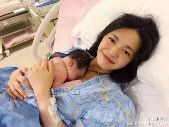 姚晨二胎产女 看明星宝宝第一张照片谁最萌