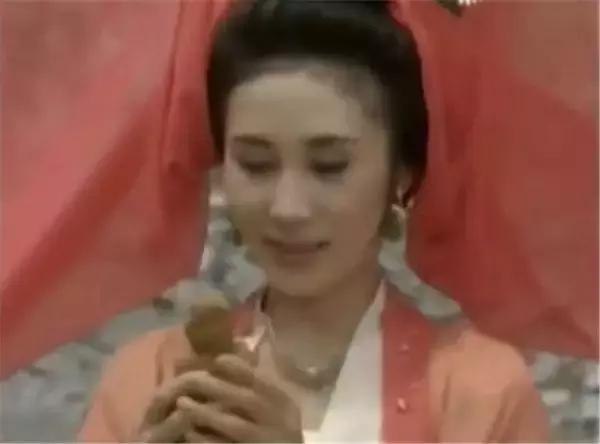 还记得《少林寺》钟情李连杰的牧羊女白无瑕吗？