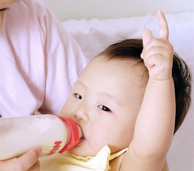 显微镜下母乳居然是“活”的！母乳喂养的好处又添加铁力证据