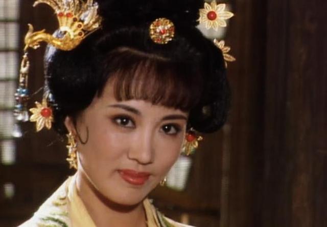 她才是德艺双馨的艺术家，百姓心中的国民妈妈，马丽老师生日快乐