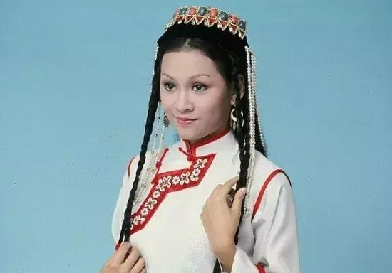 14岁和尔冬升相恋，16岁出道，发哥第一任妻子，现恋上小鲜肉