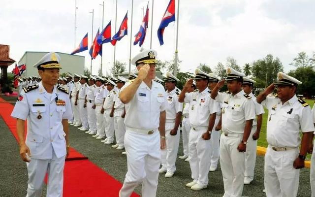 美国“再遭羞辱”！这国竟然放弃与美军合作，主动交好中俄！