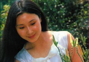 还记得《少林寺》牧羊女吗？当红时入新加坡国籍，如今生活成这样