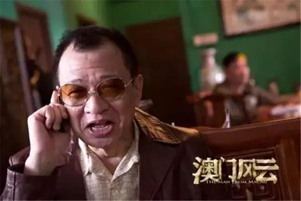 人称Benz雄，家族背景显赫，几十年演艺生涯，真正的无冕绿叶