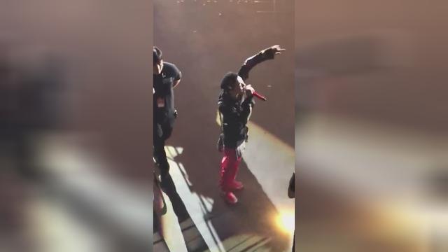 权志龙新加坡演唱会，意外下台引骚动