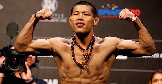 李景亮站立打一龙稳赢？武僧拳迷：没想到他这么能吹