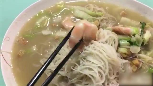 中国米粉在新加坡受捧 5块钱就可以吃到一大碗 数万食客都说赞
