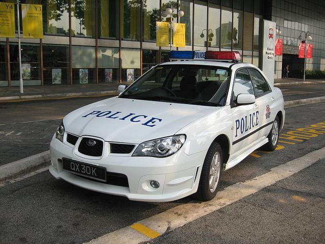 新加坡警车和女警一样平凡而内敛！