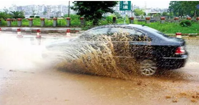 车在水中行驶熄火真相N多人惊掉大牙，在新加坡的你被知道吗