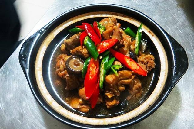 走出国门！黄焖鸡米饭登录美国，来看看歪果仁怎么吃鸡米饭的~