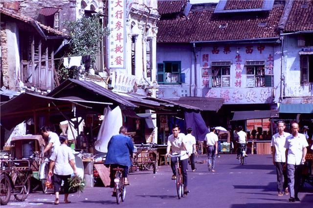 镜头下！1968年拍摄的新加坡中国人：看不到汉字以外的字体