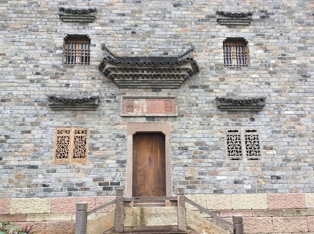 成龙大哥捐古建筑给新加坡 最初几千一栋就卖掉到后来几百万一栋