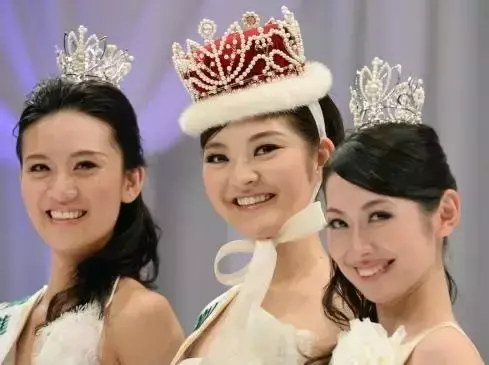 日本最可爱高一女生这样？别吐槽日本的审美，新加坡美姐才坑……