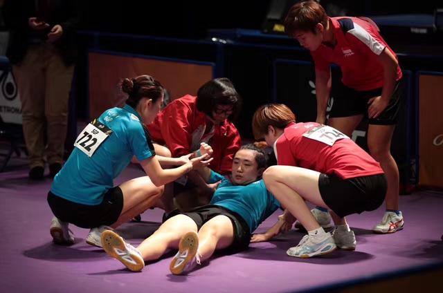 新加坡乒协忘恩负义！31岁冯天薇赛中突摔脑震荡 为夺冠军拼了