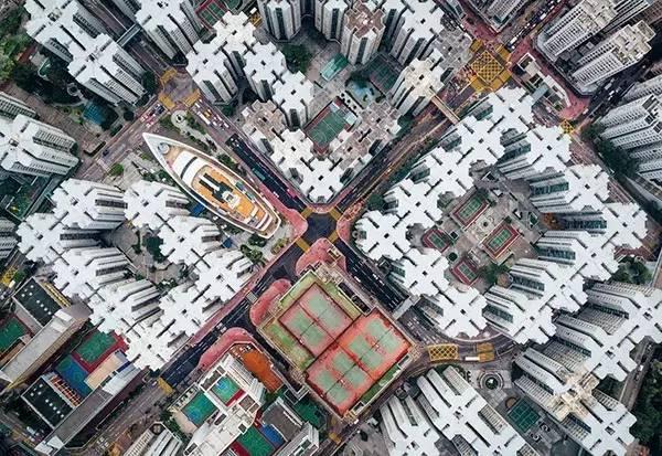 你很熟悉香港，但应该没见过这个角度的炸裂都市丛林！