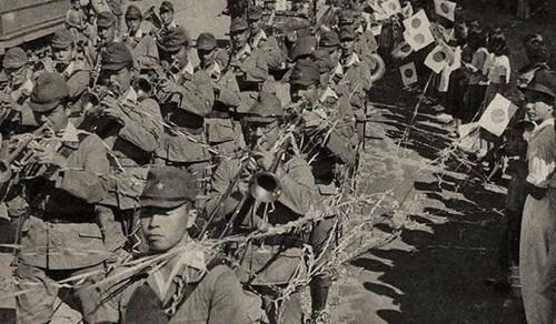 日本陆军第一次与此国交兵就遭惨败，此国仅阵亡35人，堪比屠杀