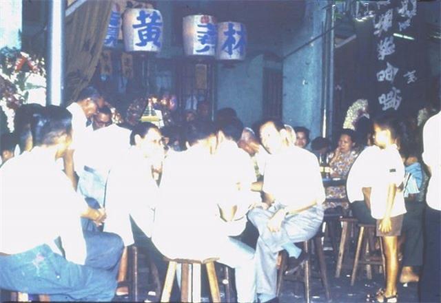 镜头下！1968年拍摄的新加坡中国人：看不到汉字以外的字体
