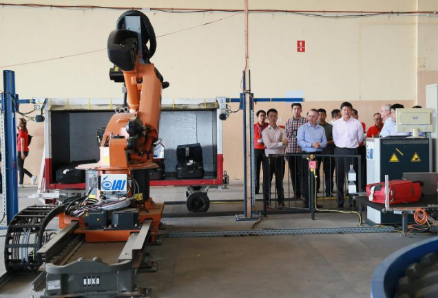 新加坡机场要搞机器人搬行李，以后在樟宜可就随处可见机器人了