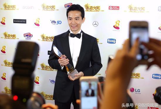 中国艺人下南洋：2夺新加坡视帝，10次最佳艺人，内地粉仅3万