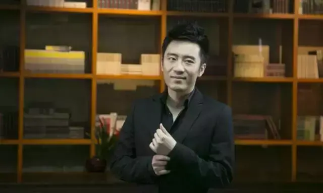 我是玩魔兽的小伙，为什么要和你BB?