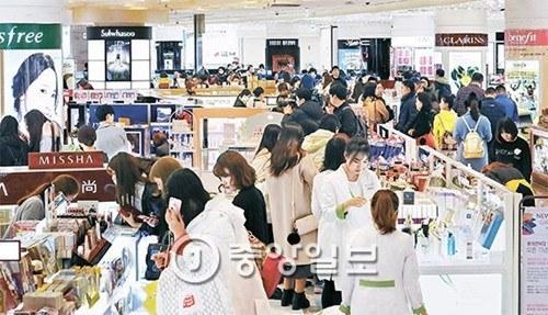 乐天海外首家免税店关门大吉 韩媒：祸不单行