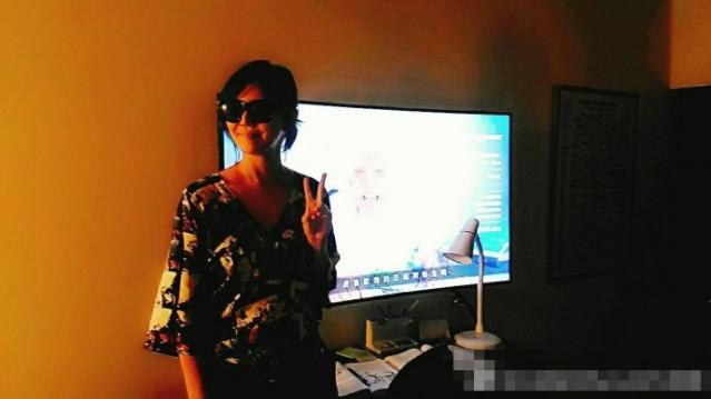 路人偶遇孙燕姿素颜出镜真女神！比剪刀手戴墨镜超萌