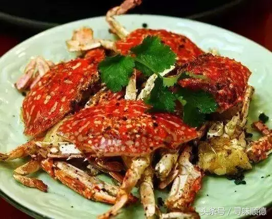 “黑椒焗蟹”就是富于东南亚风味的一款妈姐菜