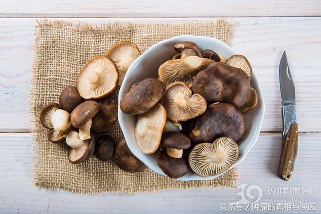 太多名人死于大肠癌！预防大肠癌，多吃“三黑”食物