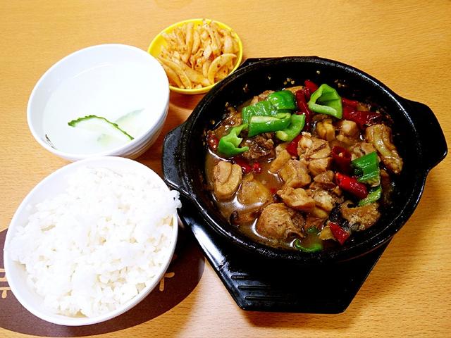 黄焖鸡米饭进军美国，中国餐馆巨头黄焖鸡米饭即将席卷美国