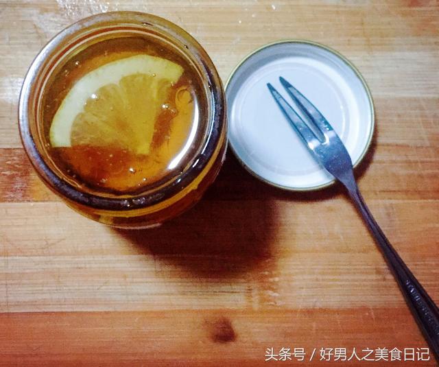 媳妇用180元一斤的蜂蜜做的蜂蜜柠檬茶，比赵薇中餐厅的还要好
