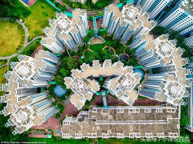 鸟瞰新加坡城市风光，摩天大厦精致花园美得动人心弦