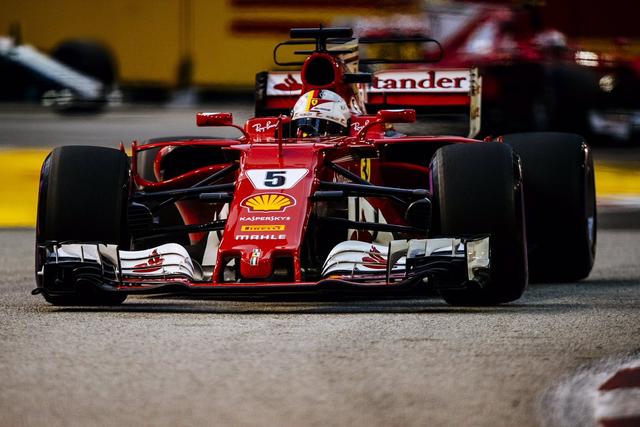 维泰尔赢得F1新加坡杆位 汉密尔顿第5 两辆迈凯伦进Q3