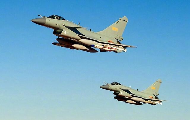 中国歼10进化到一新阶段，亚太地区将碾压F-16战机