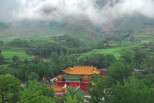 天赐祥瑞 恭贺鲁山大雷音寺观音五龙雕像吉日落成