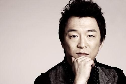 新加坡黄渤，35岁大器晚成，五获视帝，却在53岁时选择出家！