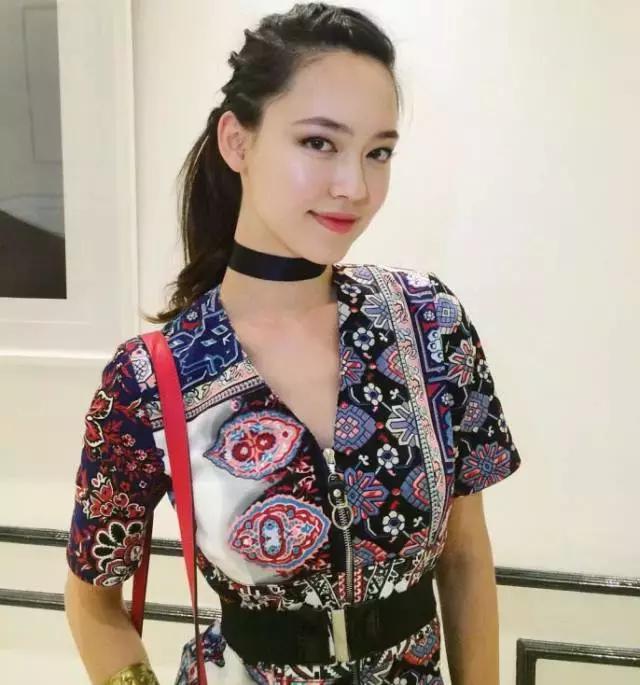 香奈儿御用模特，素颜比化妆好看，这个96年的妹子是怎么做到的？