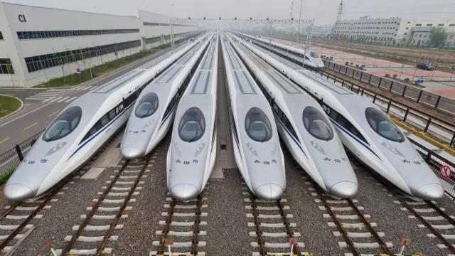 中国高铁成现实中的“筋斗云”？一个转身就是300公里！看荐