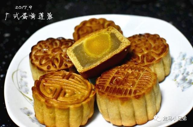 国庆中秋亲子烘焙｜5岁孩子也能完成的：广式蛋黄莲蓉月饼