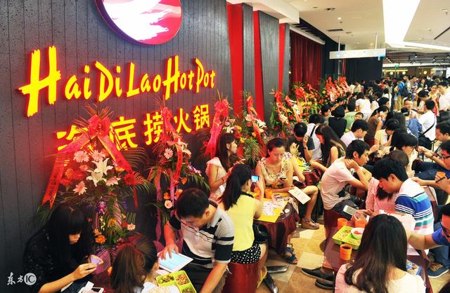 海底捞创始人张勇：做电焊，倒卖汽油，发迹却始于几张火锅餐桌