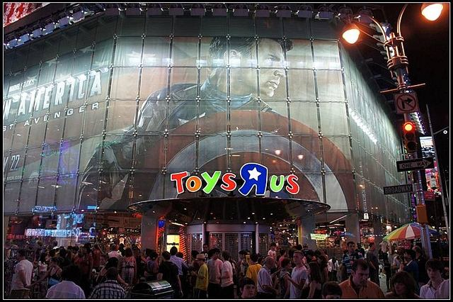 全球最大的玩具连锁店玩具反斗城宣布破产，美国实体经济也很惨淡