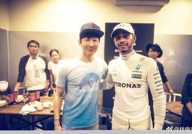 林俊杰观战F1新加坡赛 庆贺好友汉密尔顿夺冠