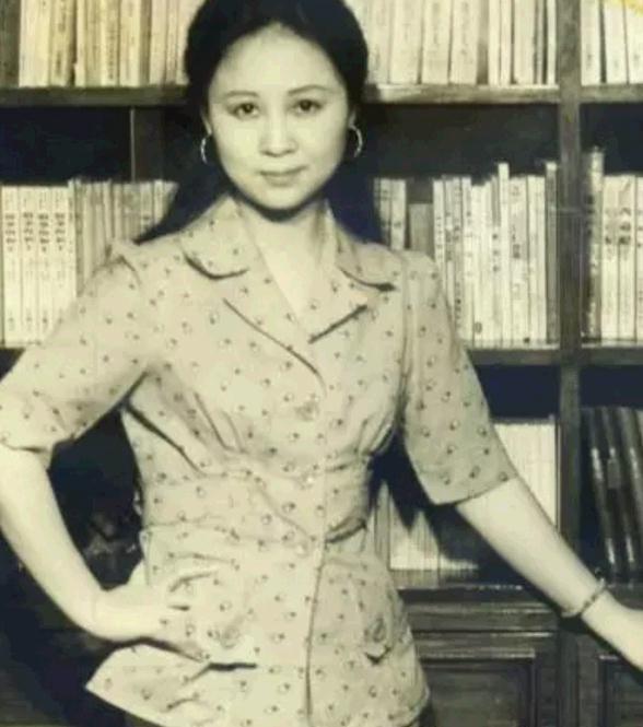 那年花残月不圆 有枚女子叫琼瑶 死神交锋十一次 修得人间八十载