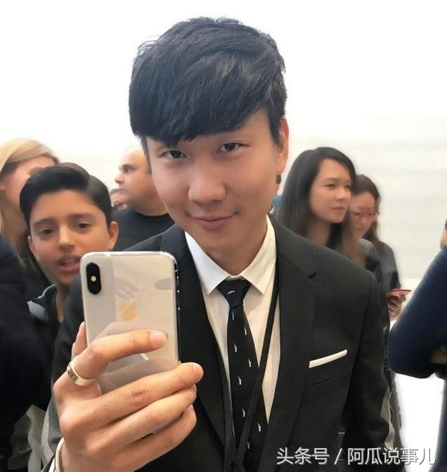 家世如此显赫，王思聪在他面前也不敢多BB