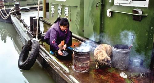 向船嫂们致敬！