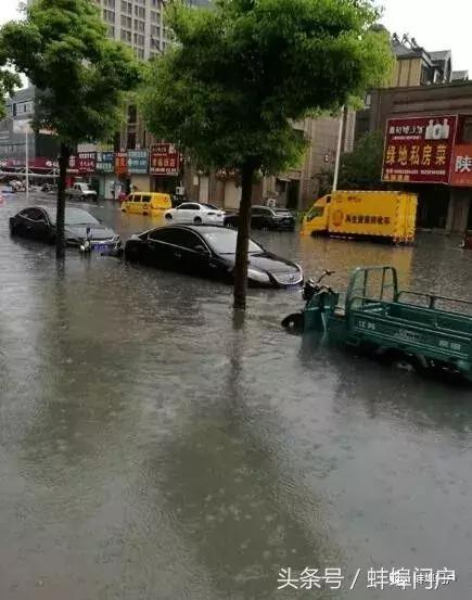 今晨珠城下大雨，我带妹子踏浪去上班