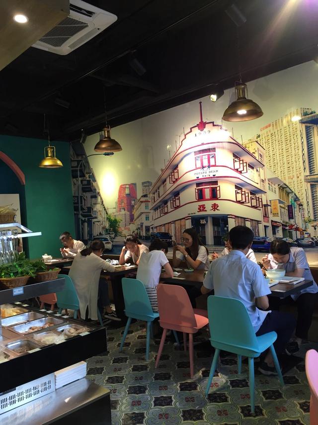 如果用“天马行空”形容一个国家，它应该是新加坡